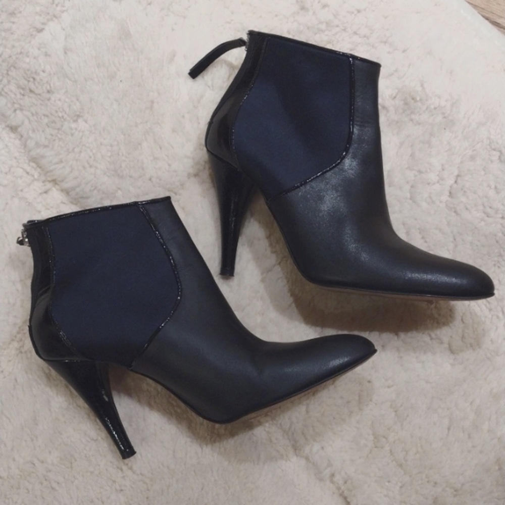 Kenneth Cole Navy Blue Satin and Black Patent Leather Heeled Ankle Boot 7 1/2